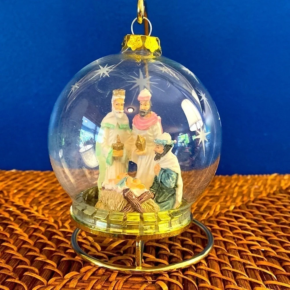 Vintage 1997 House of Lloyd Christmas Around the World Nativity Ornament & Stand